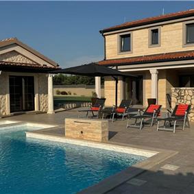 2 bedroom villa with heated pool & tennis court near Zadar, sleeps 4